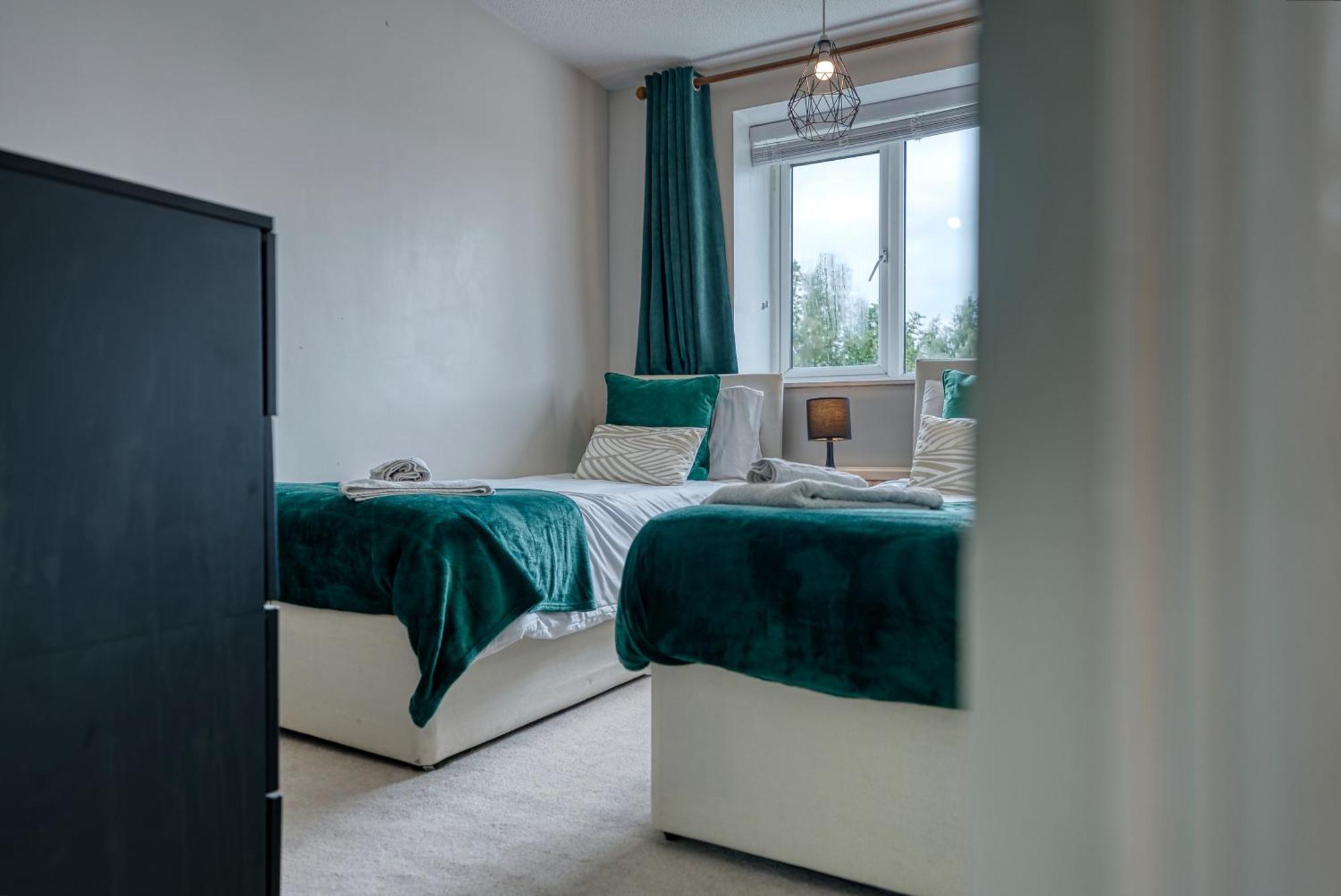 Capri 13 Sa - 3 Bed House, Close To Loughborough University & M1 Motorway, Free Wifi, Big Garden, Ample Parking- Ask For Contractor Rates! 외부 사진