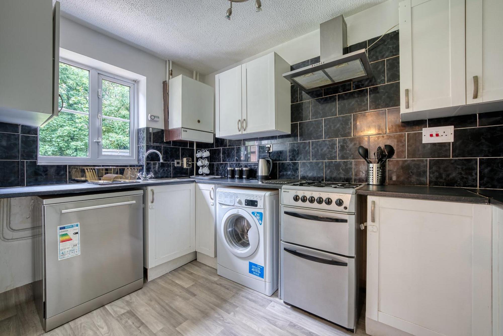 Capri 13 Sa - 3 Bed House, Close To Loughborough University & M1 Motorway, Free Wifi, Big Garden, Ample Parking- Ask For Contractor Rates! 외부 사진