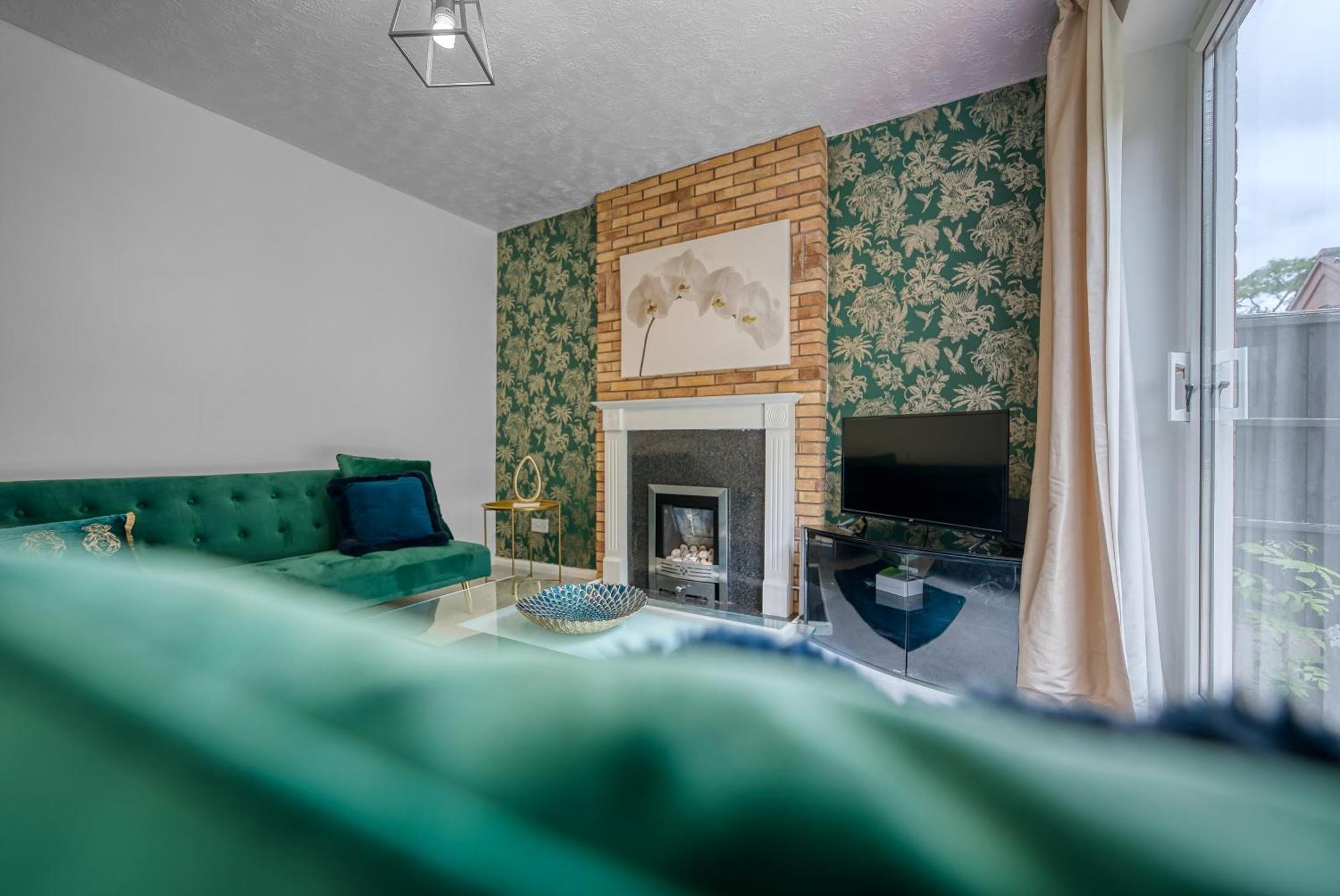 Capri 13 Sa - 3 Bed House, Close To Loughborough University & M1 Motorway, Free Wifi, Big Garden, Ample Parking- Ask For Contractor Rates! 외부 사진