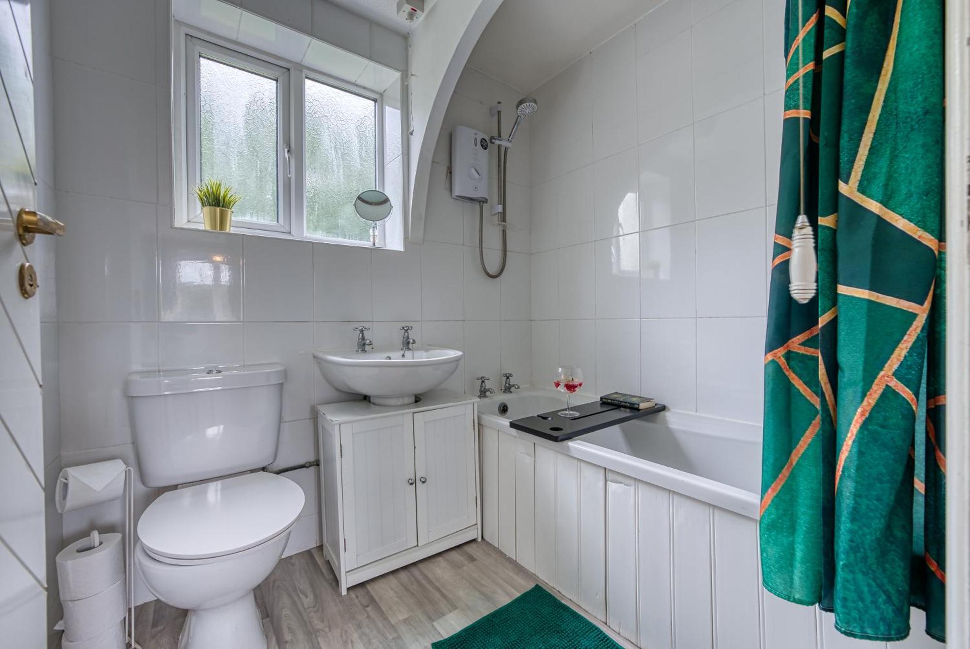 Capri 13 Sa - 3 Bed House, Close To Loughborough University & M1 Motorway, Free Wifi, Big Garden, Ample Parking- Ask For Contractor Rates! 외부 사진