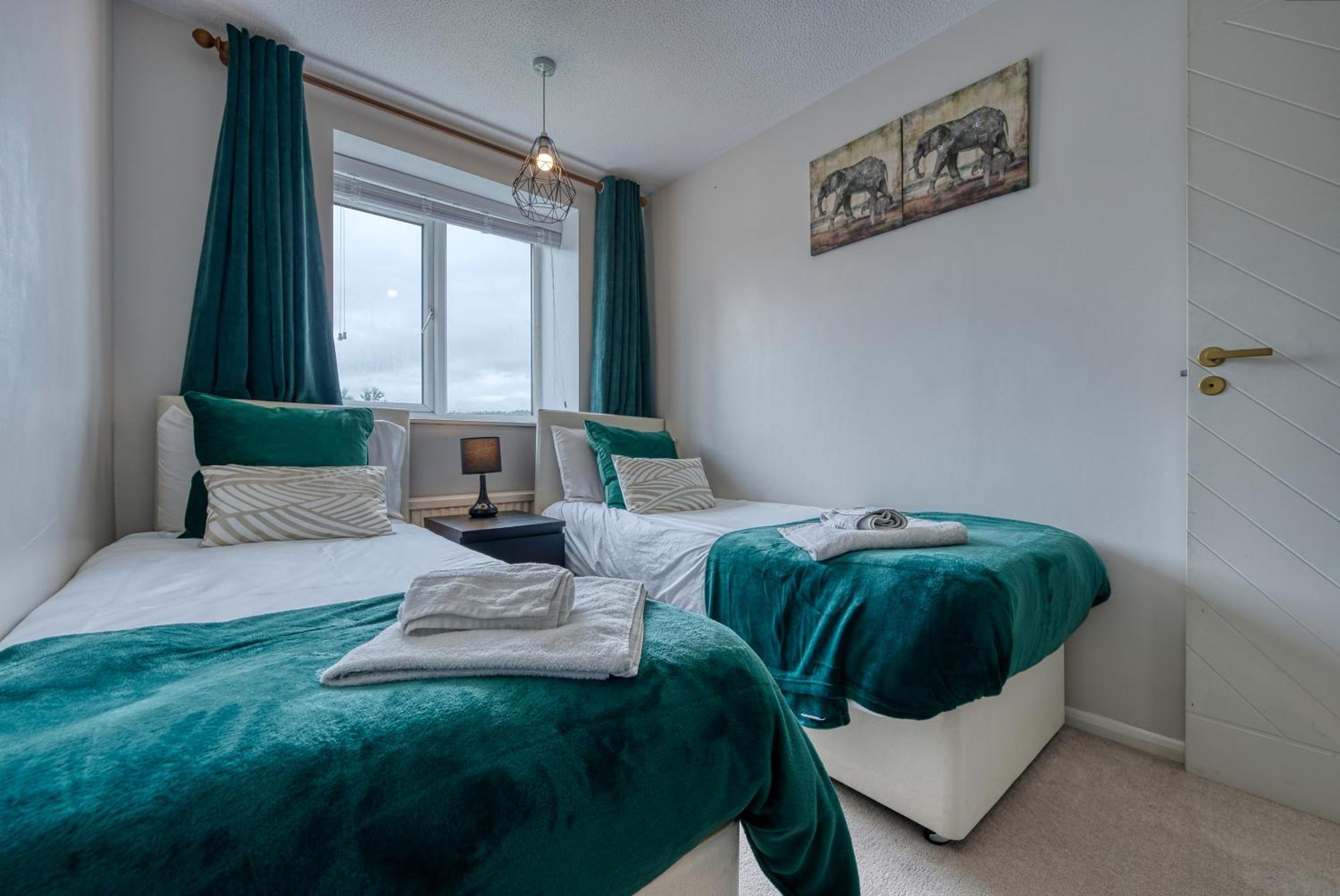 Capri 13 Sa - 3 Bed House, Close To Loughborough University & M1 Motorway, Free Wifi, Big Garden, Ample Parking- Ask For Contractor Rates! 외부 사진