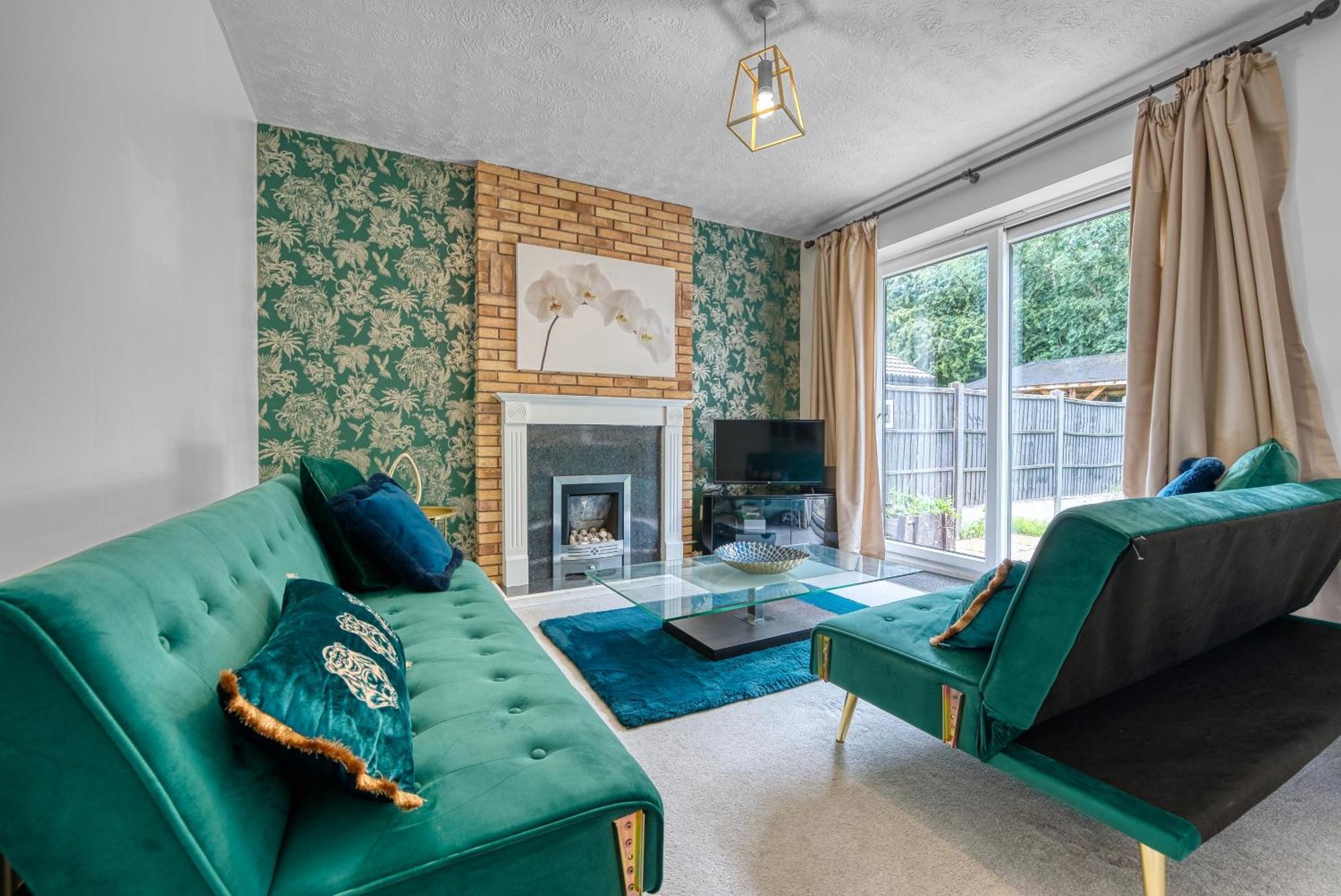 Capri 13 Sa - 3 Bed House, Close To Loughborough University & M1 Motorway, Free Wifi, Big Garden, Ample Parking- Ask For Contractor Rates! 외부 사진