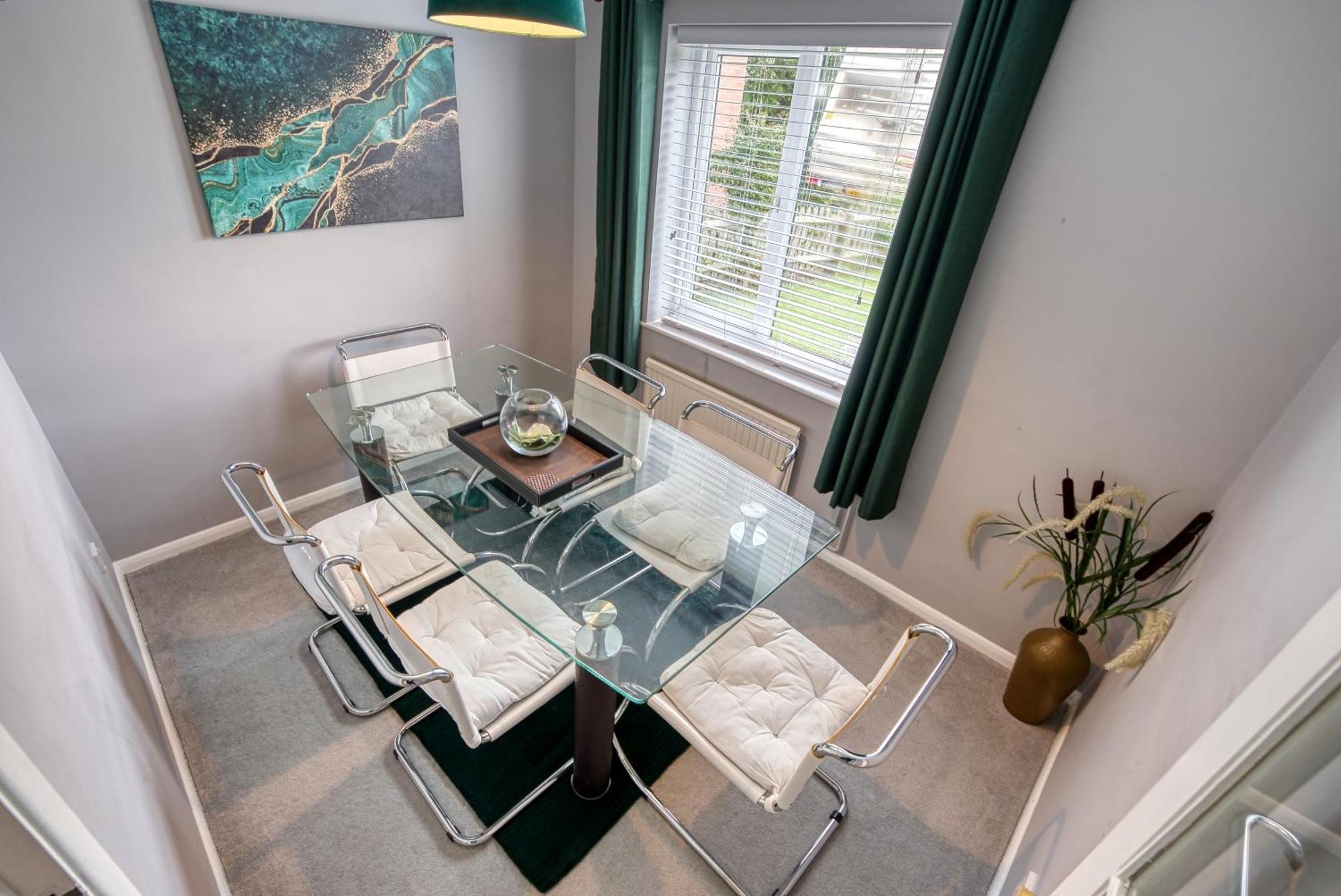 Capri 13 Sa - 3 Bed House, Close To Loughborough University & M1 Motorway, Free Wifi, Big Garden, Ample Parking- Ask For Contractor Rates! 외부 사진