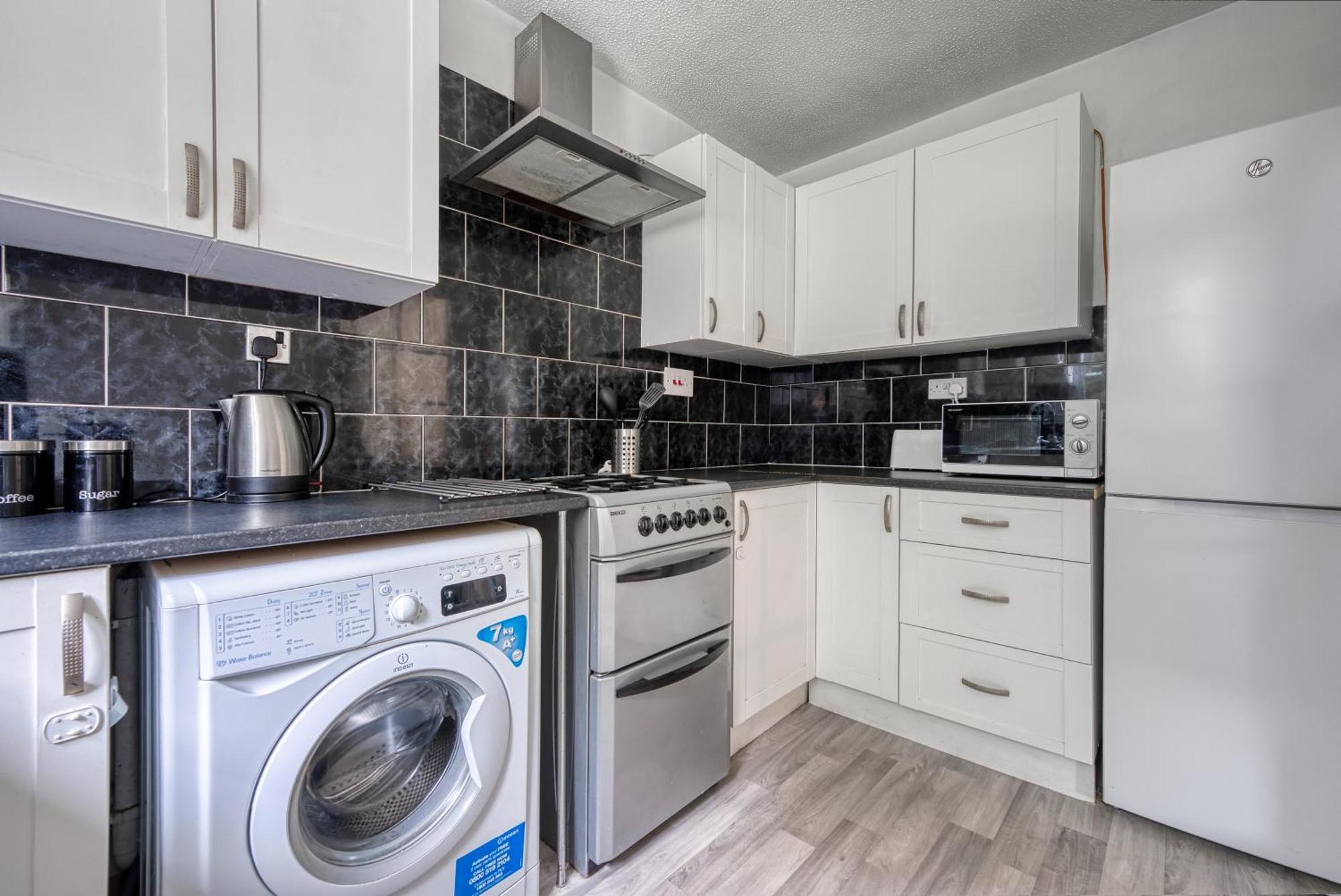 Capri 13 Sa - 3 Bed House, Close To Loughborough University & M1 Motorway, Free Wifi, Big Garden, Ample Parking- Ask For Contractor Rates! 외부 사진